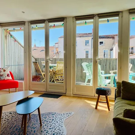 La - T3 Avec Terrasse Plein Centre Lr *