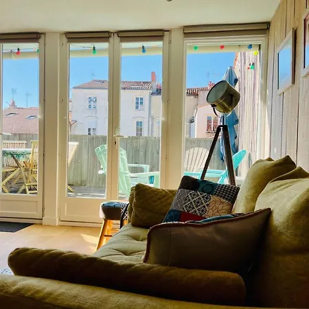 La - T3 Avec Terrasse Plein Centre Lr