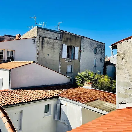 La - T3 Avec Terrasse Plein Centre Lr *