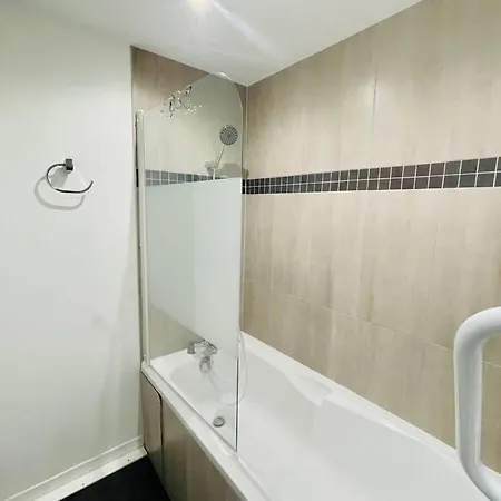 La - T3 Avec Terrasse Plein Centre Lr *