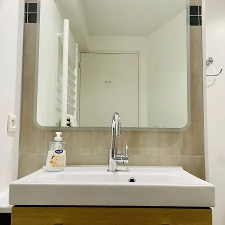 La - T3 Avec Terrasse Plein Centre Lr *