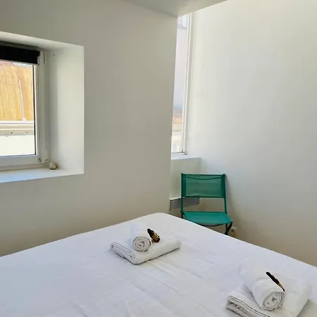 La - T3 Avec Terrasse Plein Centre Lr